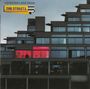 Text: "computers and blues", "The Streets". 

Abgestuftes Gebäude in der Dämmerung, ein Raum leuchtet pink, innen steht eine Person.