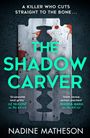 Titel: "THE SHADOW CARVER". Autor: Nadine Matheson. Hintergrund: Blutbefleckte Rasierklinge.