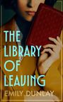 „The Library of Leaving“ von Emily Dunlay. Eine Frau hält ein rotes Buch.
