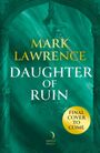 „MARK LAWRENCE DAUGHTER OF RUIN“ in großen Buchstaben. Hintergrund in Türkis mit gotischen Mustern. Runde goldene Plakette.