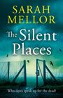 Text: "Sarah Mellor, The Silent Places, Who dares speak up for the dead?" Ein Tor auf einem Feld, umgeben von Vögeln vor nebligem Himmel.