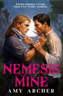 Text: "Sword-crossed lovers. Their own worst nemeses. Nemesis Mine. Amy Archer." Zwei Männer mit Dolchen gegenüberstehend.