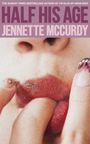 HALF HIS AGE, JENNETTE MCCURDY. Nahaufnahme: Mund mit Fingern an rot lackierten Lippen. Nagelkunst mit Flammendesign.