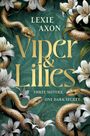 „Lexie Axon: Viper & Lilies. Three Sisters. One Dark Secret.” Goldene Schlangen und weiße Lilien auf grünem Hintergrund.