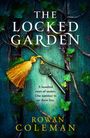 Text: „The Locked Garden“, „A hundred years of secrets. One summer to set them free.“, „Rowan Coleman“. Alte Tür mit Efeu und Schlüssel.