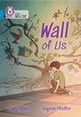 Text: Wall of Us, Emily Hibbs, Hayeon Pfeiffer. Illustration: Ein Kind malt an einer Wand mit einem Baum und Papierflugzeugen.