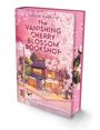 „The Vanishing Cherry Blossom Bookshop“, rosa Cover mit Kirschblüten und einer Buchhandlung in der Abenddämmerung.