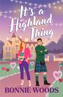 Text: "It's a Highland Thing", "Bonnie Woods". Illustration von einem Paar vor einem Schloss, umgeben von Lichtern und Herzen.