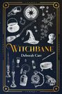 „Witchbane“, Deborah Carr. Illustration mit Hexenhut, Schädel, Zauberstab, Kerzen und magischen Gegenständen.✧