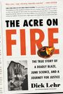 "THE ACRE ON FIRE" in großen Buchstaben, Flammenbild. Unten links schwarz-weißes Bild eines Hauses. Autor: Dick Lehr.