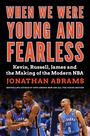 "When We Were Young and Fearless" ist groß zu sehen. Darunter stehen drei Basketballspieler in blau-orangenen Trikots.
