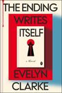 "The Ending Writes Itself" von Evelyn Clarke, ein Roman. Ein Schlüsselloch mit einem Turm vor rotem Hintergrund.