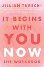 Text: "Jillian Turecki, It Begins With You Now, The Workbook." Hintergrund in rosa Pastellfarben mit kreisförmigen Mustern.