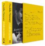 "Freddie Mercury A Life in Lyrics", mit Mary Austin. Gelbes Buchcover, Schwarz-Weiß-Porträt und handgeschriebene Notizen.