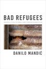 Text oben: "BAD REFUGEES". Darunter: "GEOPOLITICS, STIGMA, AND FORCED MIGRATION". Unten: "DANILO MANDIĆ". Ein Gesicht schaut durch Holz.