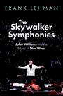 "Frank Lehman: The Skywalker Symphonies, John Williams and the Music of Star Wars. Dirigent im weißen Anzug vor Orchester."