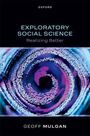 „EXPLORATORY SOCIAL SCIENCE: Realizing Better“ von Geoff Mulgan. Abstraktes, wirbelndes Muster in Blau- und Lilatönen.