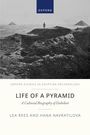 „Life of a Pyramid: A Cultural Biography of Dahshur“ von Lea Rees und Hana Navratilova. Foto von Pyramidenlandschaft.