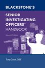 "BLACKSTONE'S SENIOR INVESTIGATING OFFICERS' HANDBOOK, Seventh Edition, Tony Cook, OBE. Silhouette studiert Beweise."