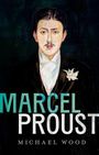 Text: "MARCEL PROUST" und "MICHAEL WOOD". Eine Illustration eines Mannes im Anzug mit Blume am Revers.
