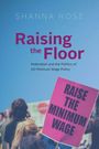"Raising the Floor", Shanna Rose. Schild "Raise the Minimum Wage". Menschen in einer Protestszene.