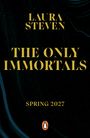 Text: "Laura Steven. The Only Immortals. Spring 2027." Dunkler, mystischer Hintergrund mit einem Pinguin-Logo unten.