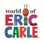 Text: "World of Eric Carle". Illustration: Eine bunte Raupe mit langen Fühlern über dem Buchstaben O.