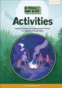 Text: "Mysteries of Camp Alpine Activities. Reading, Writing and Comprehension Practice." Illustration: Nachtlager am Feuer.