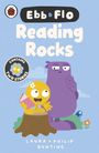 "Ebb & Flo, Reading Rocks, Contains Two Stories. Laura & Philip Bunting. Illustration: Gelbe Figur mit Buch, lila Figur."