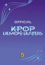 "OFFICIAL K-POP DEMON HUNTERS" in blauen Buchstaben auf violettem Hintergrund mit Sternmustern und einem kleinen Vogel-Logo.