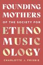 „FOUNDING MOTHERS OF THE SOCIETY FOR ETHNOMUSICOLOGY“; darunter „CHARLOTTE J. FRISBIE“ auf rotem Hintergrund.