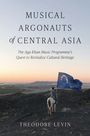 "Musical Argonauts of Central Asia. The Aga Khan Music Programme’s Quest to Revitalize Cultural Heritage. Theodore Levin." 

Eine Person auf einem Pferd hält eine blaue Flagge in einer weiten Landschaft bei Sonnenuntergang.