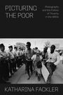Text: "PICTURING THE POOR. Photography and the Politics of Poverty in the 1960s. KATHARINA FACKLER." Foto: Gruppe Menschen, Polizisten.
