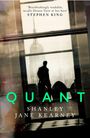 Zitat: "Breathtakingly readable, recalls Donna Tartt at her best" - Stephen King. Skyline-Silhouette mit Person und Empire State Building im Hintergrund.