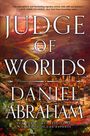 "Judge of Worlds", "Daniel Abraham", Zitat von Joe Abercrombie. Hintergrund: Fantastische Landschaft bei Sonnenuntergang.