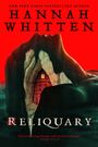 Titel: "RELIQUARY" von Hannah Whitten. Illustration einer Festung in einem dunklen Gebirge vor rotem Hintergrund.