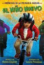 "CRÓNICAS DE LA PRIMARIA CARVER. EL NIÑO NUEVO". Ein Junge mit roter Jacke und Helm fährt Fahrrad. Bunte, lebendige Farben.