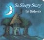 "So Sleepy Story. Uri Shulevitz." Illustration eines seltsamen Hauses zwischen zwei Bäumen mit einem lächelnden Mond.
