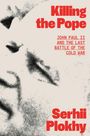 Text: "Killing the Pope", "John Paul II and the Last Battle of the Cold War", "Serhii Plokhy". Schwarz-weißes Porträt im Hintergrund.