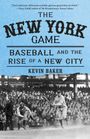 „The New York Game: Baseball and the Rise of a New City“ von Kevin Baker. Historisches Baseballspiel mit Spieler im Vordergrund.