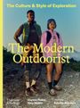 "The Modern Outdoorist" in großen Buchstaben, zwei Personen in Outdoor-Kleidung vor einer Berglandschaft stehend.