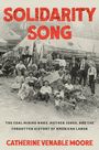Titel: SOLIDARITY SONG. Untertitel: The Coal Mining Wars, Mother Jones, and the Forgotten History of American Labor. Autor: Catherine Venable Moore. Gruppenbild von Arbeitsleuten vor Zelten.