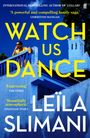 "Watch Us Dance" von Leïla Slimani. Eine Person lehnt an einer blauen Balustrade vor klarem Himmel.