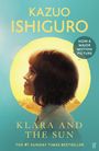 Text: "KAZUO ISHIGURO", "KLARA AND THE SUN", "NOW A MAJOR MOTION PICTURE". Profil einer Frau vor sonnigem Hintergrund.