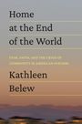 "Home at the End of the World" von Kathleen Belew. Unscharfe Häuser im Sonnenuntergang mit abgestuften Farbtönen.