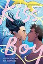 Text: "Kiss the Boy". Zwei Personen küssen sich unter Wasser, eine mit Flossen, die andere mit kurzen Haaren. Bunte Illustration.