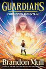 "GUARDIANS: FORBIDDEN MOUNTAIN" oben. Ein Krieger mit Schwert im Hintergrund, ein Junge mit Schwert im Vordergrund.