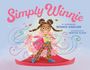 "Simply Winnie" ist in großer rosa Schrift zu sehen. Ein fröhliches Kind in bunter Kleidung steht auf einem roten Teppich.
