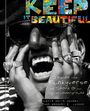 Text: KEEP IT BEAUTIFUL. Inside the Funkyverse of Shock G and Digital Underground. Alexis Wolfe Mbassa and Gregory E. Jacobs. 

Ein Schwarz-Weiß-Foto zeigt eine Person mit Sonnenbrille und mehreren Ringen.