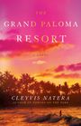 „THE GRAND PALOMA RESORT“, „A NOVEL“, „CLEYVIS NATERA“, „AUTHOR OF NERUDA ON THE PARK“. Palmen, Meer bei Sonnenuntergang.